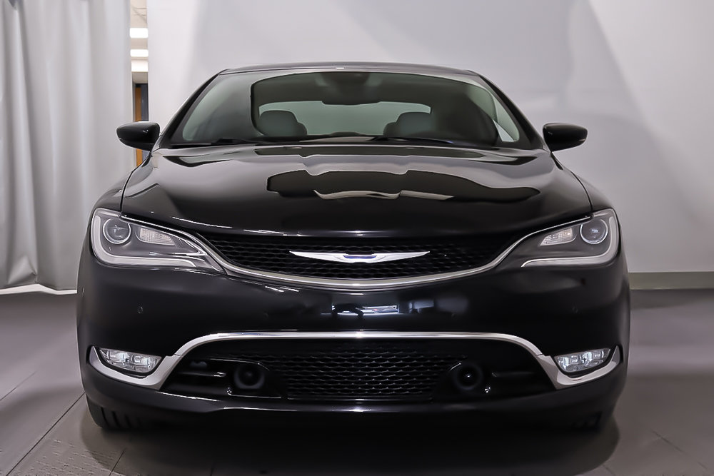 2015 Chrysler 200 C + AWD + CUIR + TOIT OUVRANT PANO in Terrebonne, Quebec - 2 - w1024h768px