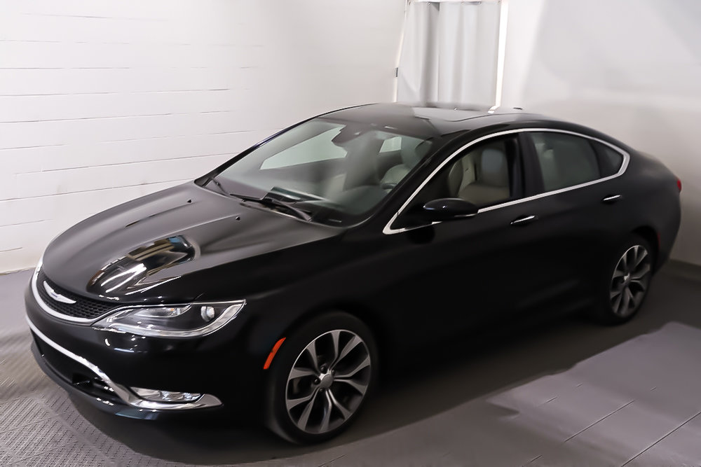 2015 Chrysler 200 C + AWD + CUIR + TOIT OUVRANT PANO in Terrebonne, Quebec - 3 - w1024h768px