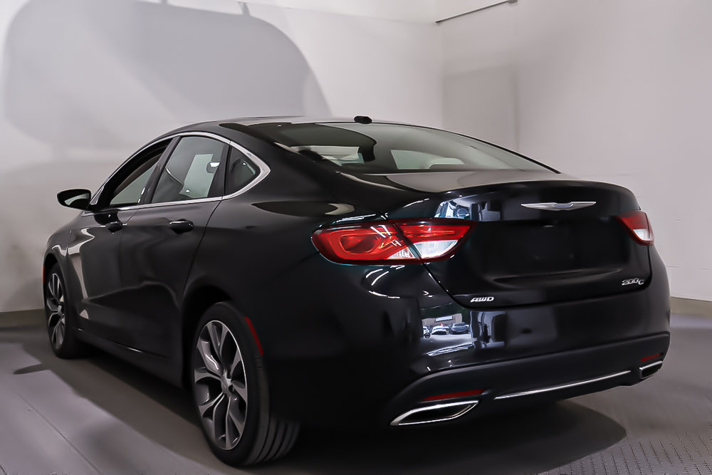 2015 Chrysler 200 C + AWD + CUIR + TOIT OUVRANT PANO in Terrebonne, Quebec - 4 - w1024h768px