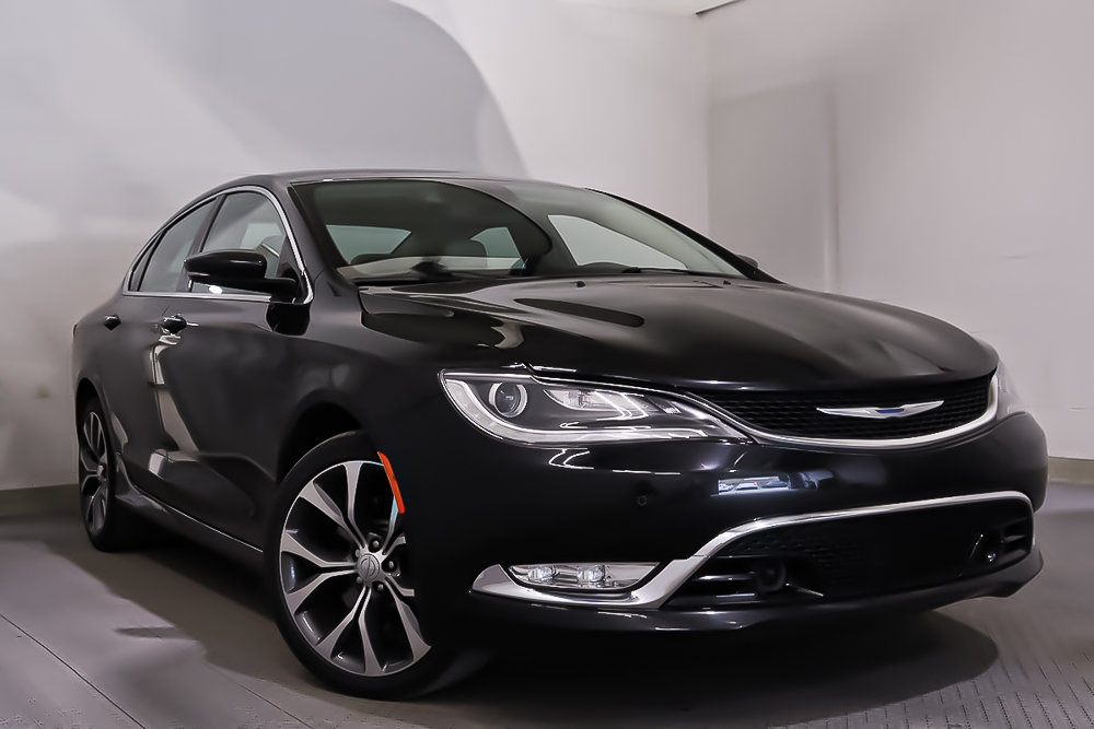 2015 Chrysler 200 C + AWD + CUIR + TOIT OUVRANT PANO in Terrebonne, Quebec - 1 - w1024h768px