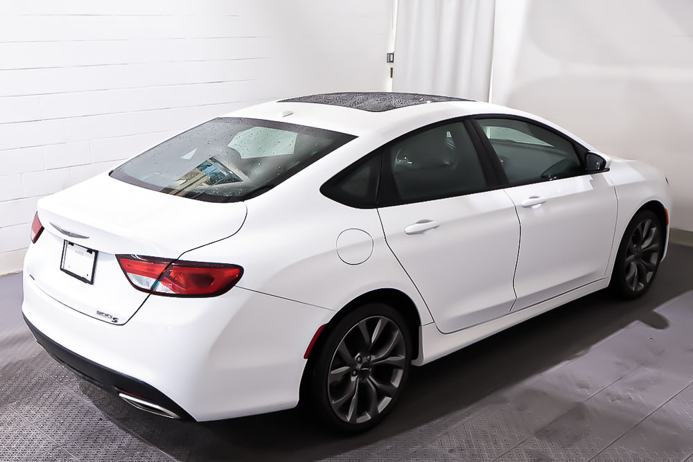 Chrysler 200 S + AWD + CUIR + TOIT OUVRANT PANO 2015 à Terrebonne, Québec - 6 - w1024h768px