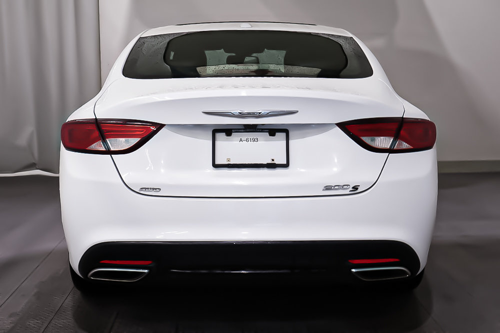 Chrysler 200 S + AWD + CUIR + TOIT OUVRANT PANO 2015 à Terrebonne, Québec - 5 - w1024h768px