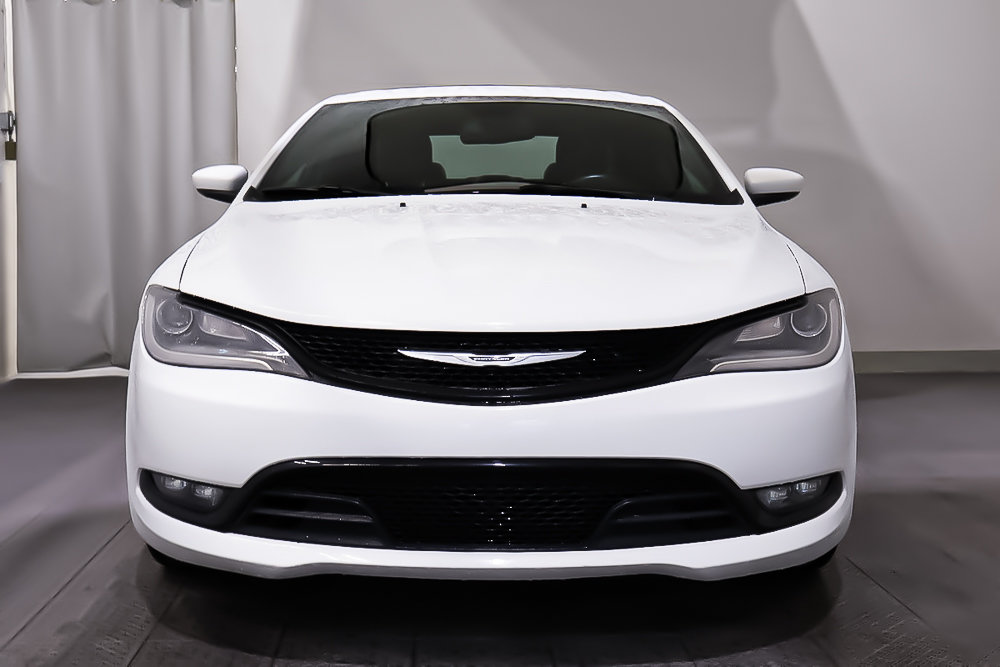 2015 Chrysler 200 S + AWD + CUIR + TOIT OUVRANT PANO in Terrebonne, Quebec - 2 - w1024h768px