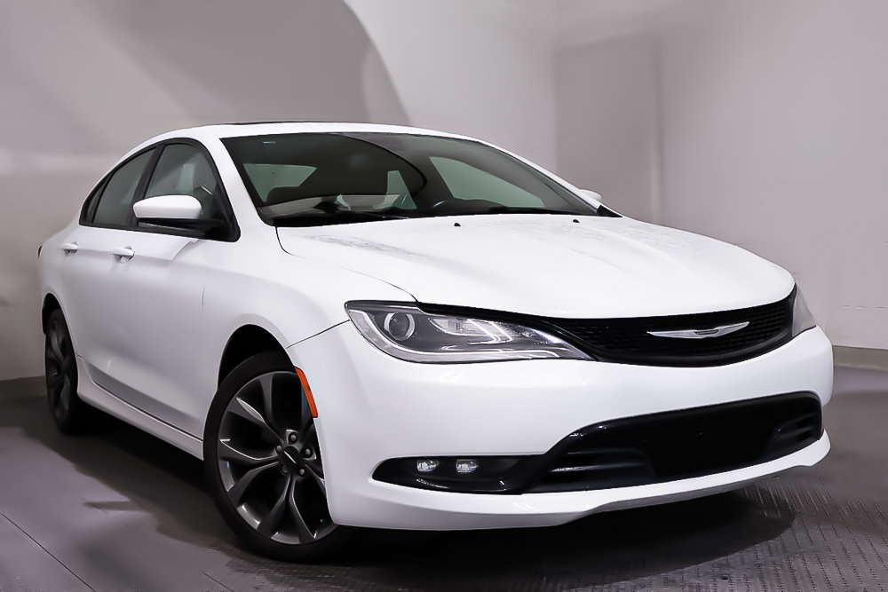 Chrysler 200 S + AWD + CUIR + TOIT OUVRANT PANO 2015 à Terrebonne, Québec - 1 - w1024h768px