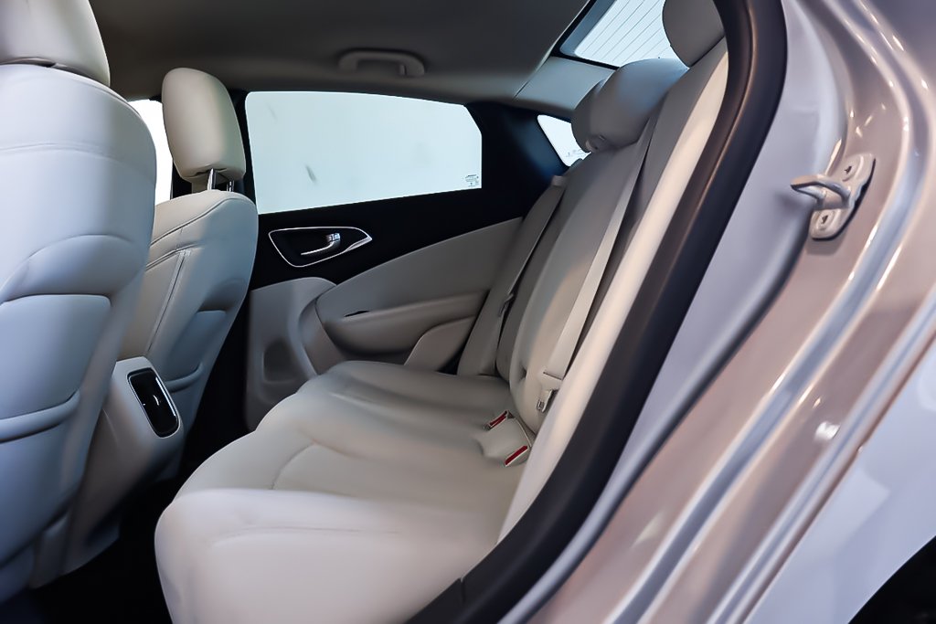 Chrysler 200 LIMITED + FWD + V6 3.6L + BLUETOOTH 2015 à Terrebonne, Québec - 29 - w1024h768px