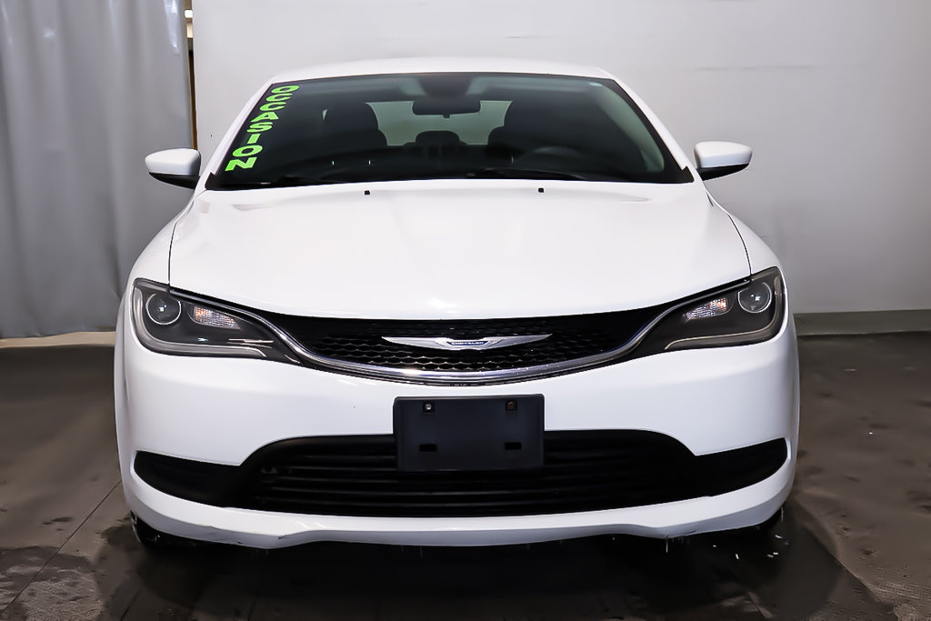 2016 Chrysler 200 LX + T/A + CLIMATISATION + GROUPE ELECTRIQUE in Terrebonne, Quebec - 2 - w1024h768px