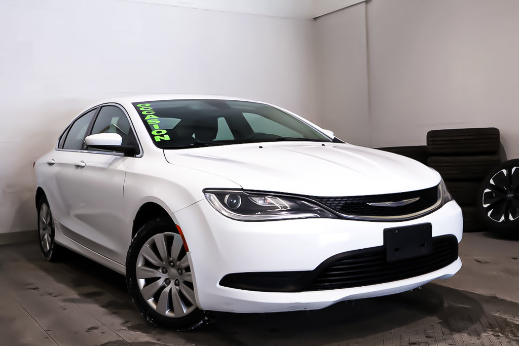 2016 Chrysler 200 LX + T/A + CLIMATISATION + GROUPE ELECTRIQUE in Terrebonne, Quebec - 1 - w1024h768px