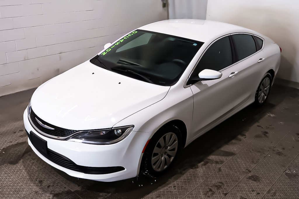 2016 Chrysler 200 LX + T/A + CLIMATISATION + GROUPE ELECTRIQUE in Terrebonne, Quebec - 3 - w1024h768px