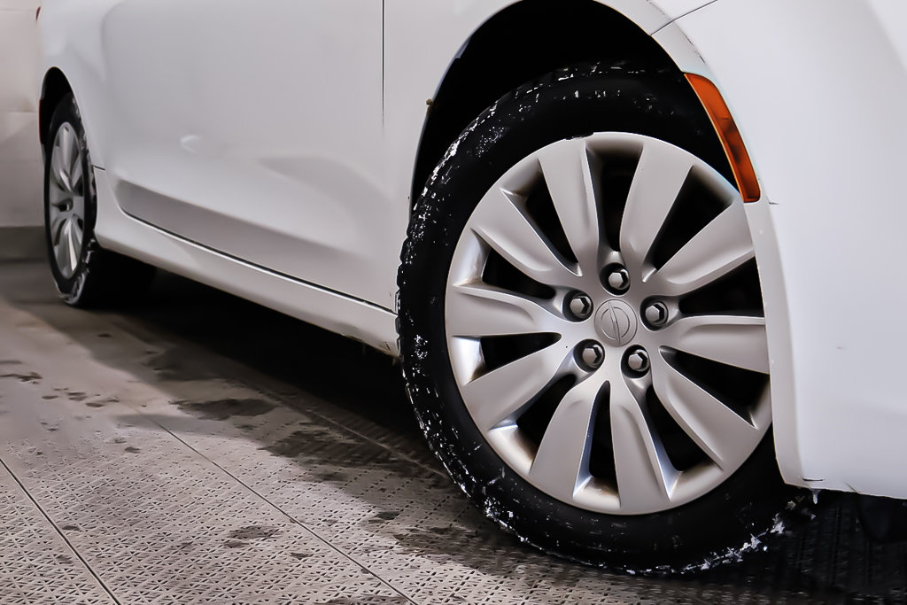 2016 Chrysler 200 LX + T/A + CLIMATISATION + GROUPE ELECTRIQUE in Terrebonne, Quebec - 9 - w1024h768px