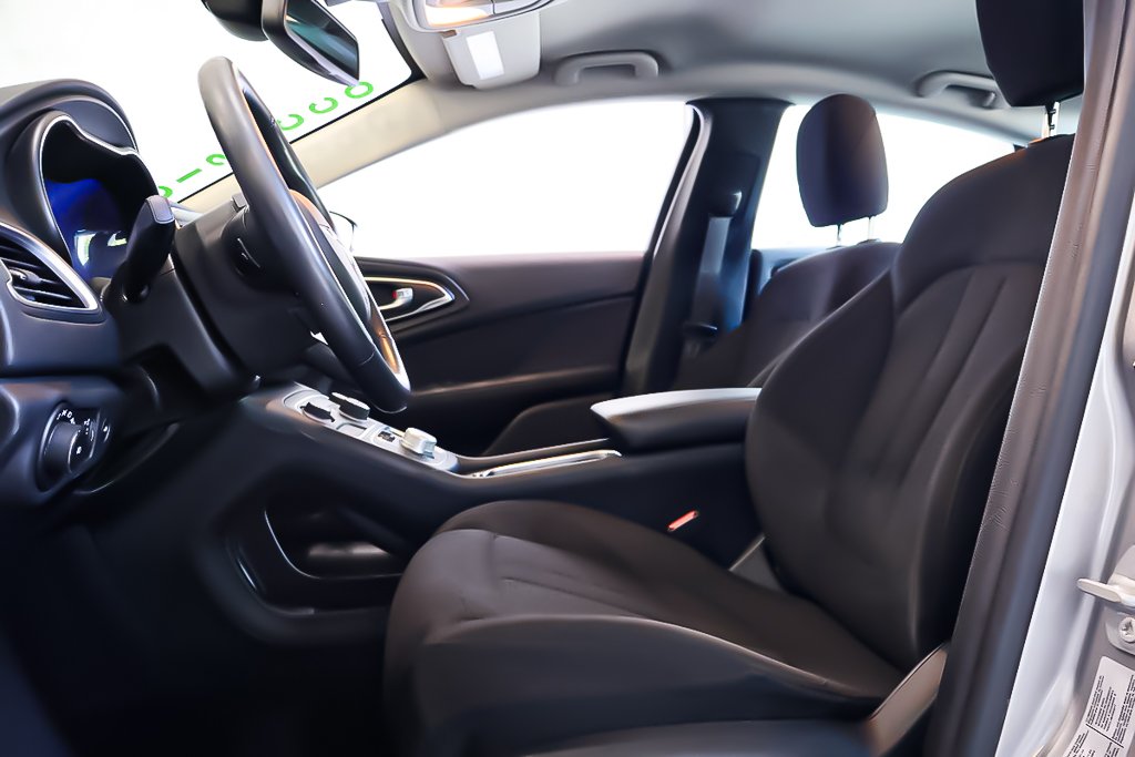 Chrysler 200 LIMITED + FWD + ENSEMBLE CONFORT 2016 à Terrebonne, Québec - 8 - w1024h768px