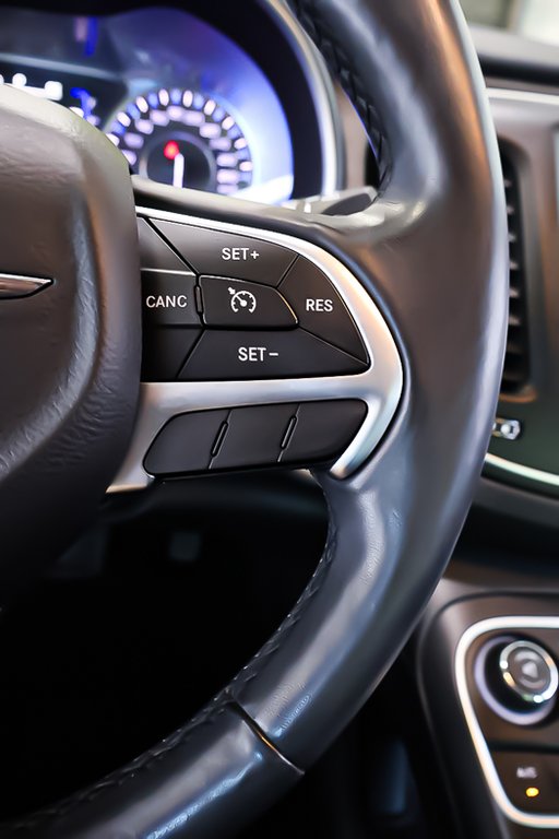 Chrysler 200 LIMITED + FWD + ENSEMBLE CONFORT 2016 à Terrebonne, Québec - 13 - w1024h768px