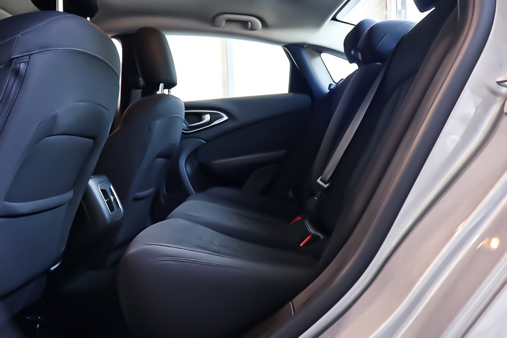Chrysler 200 LIMITED + FWD + ENSEMBLE CONFORT 2016 à Terrebonne, Québec - 20 - w1024h768px