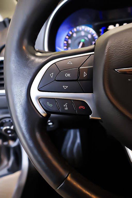 Chrysler 200 LIMITED + FWD + ENSEMBLE CONFORT 2016 à Terrebonne, Québec - 12 - w1024h768px