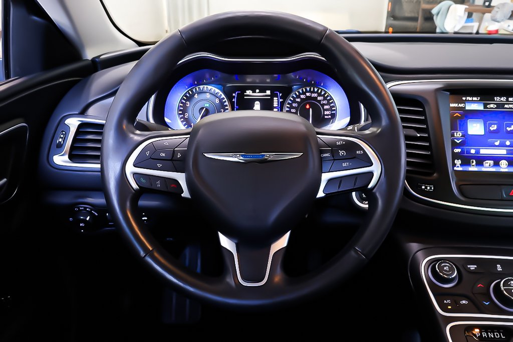 Chrysler 200 LIMITED + FWD + ENSEMBLE CONFORT 2016 à Terrebonne, Québec - 11 - w1024h768px