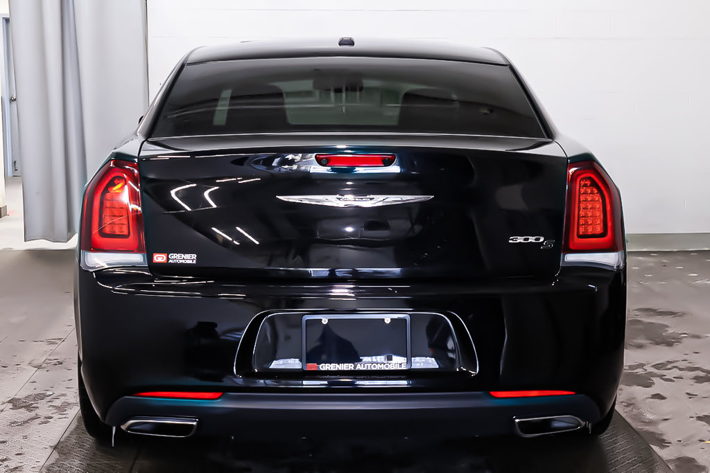 2015 Chrysler 300 300S + RWD + V6 + TOIT OUVRANT PANO + CUIR in Terrebonne, Quebec - 6 - w1024h768px