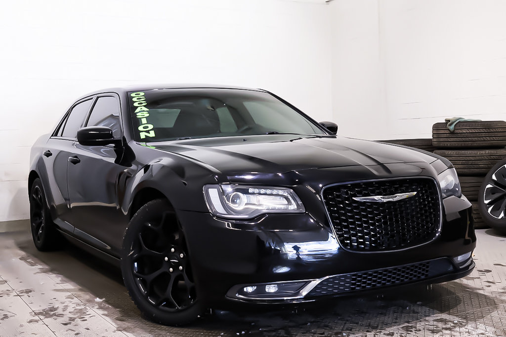 2015 Chrysler 300 300S + RWD + V6 + TOIT OUVRANT PANO + CUIR in Terrebonne, Quebec - 1 - w1024h768px