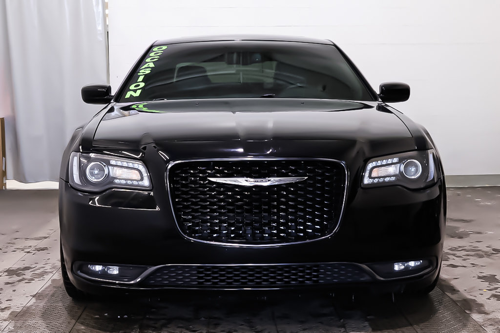 2015 Chrysler 300 300S + RWD + V6 + TOIT OUVRANT PANO + CUIR in Terrebonne, Quebec - 2 - w1024h768px