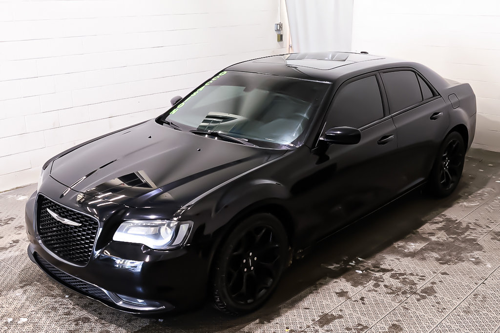 2015 Chrysler 300 300S + RWD + V6 + TOIT OUVRANT PANO + CUIR in Terrebonne, Quebec - 3 - w1024h768px