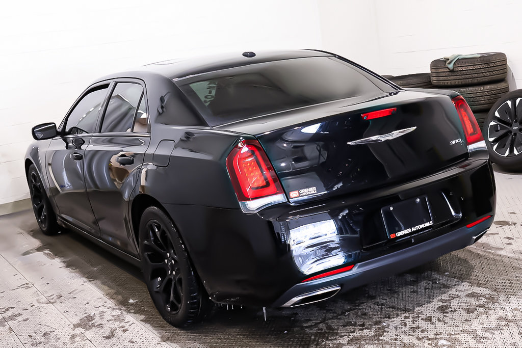 2015 Chrysler 300 300S + RWD + V6 + TOIT OUVRANT PANO + CUIR in Terrebonne, Quebec - 5 - w1024h768px