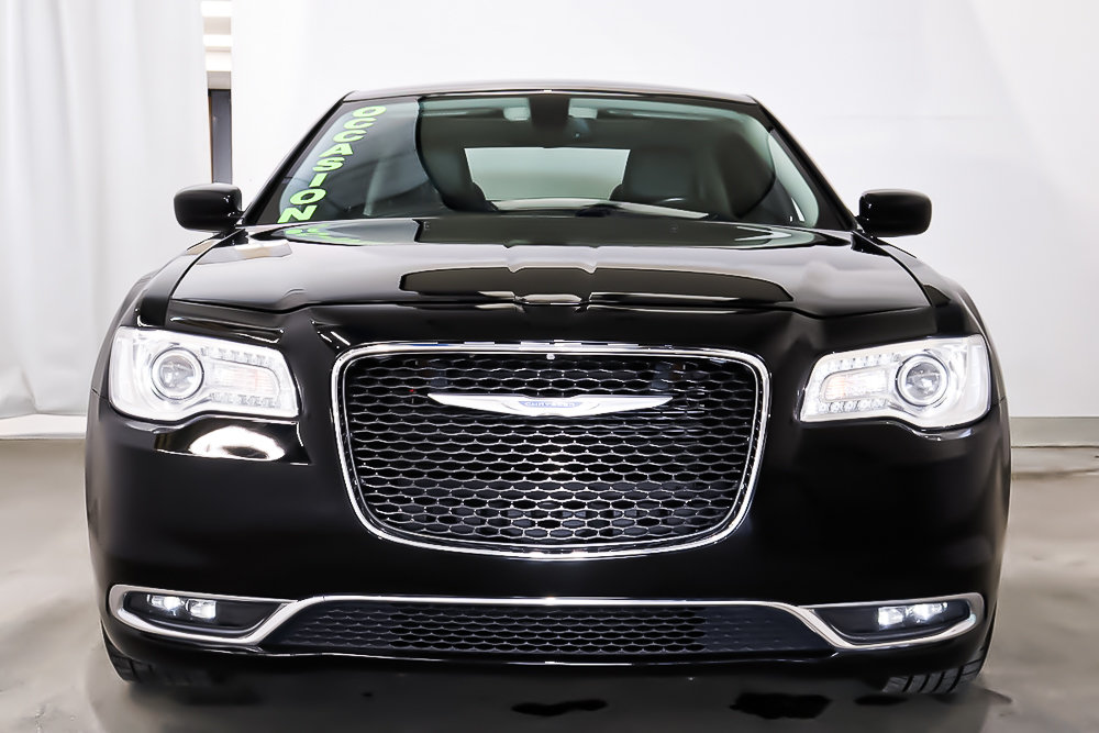 2016 Chrysler 300 TOURING LIMITED + CUIR + TOIT PANO in Terrebonne, Quebec - 2 - w1024h768px