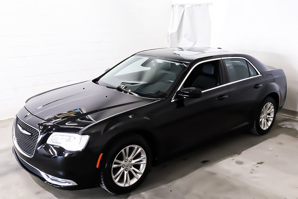 2016 Chrysler 300 TOURING LIMITED + CUIR + TOIT PANO in Terrebonne, Quebec - 3 - w1024h768px