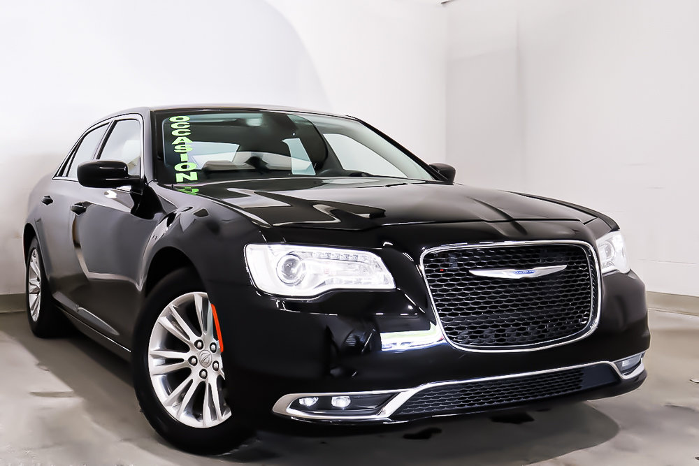 2016 Chrysler 300 TOURING LIMITED + CUIR + TOIT PANO in Terrebonne, Quebec - 1 - w1024h768px