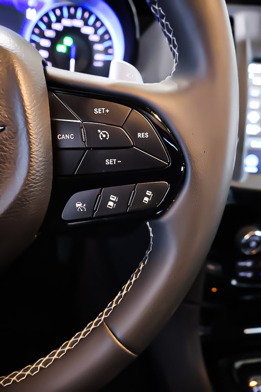 2023 Chrysler 300 300S + AWD + TOIT OUVRANT PANO in Terrebonne, Quebec - 18 - w1024h768px