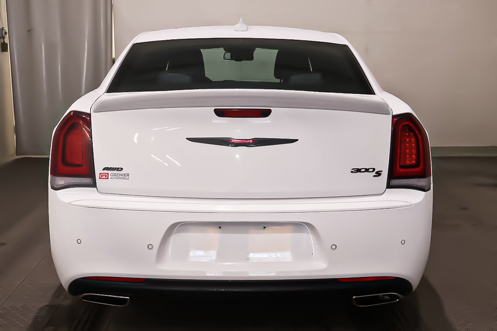 2023 Chrysler 300 300S + AWD + TOIT OUVRANT PANO in Terrebonne, Quebec - 6 - w1024h768px