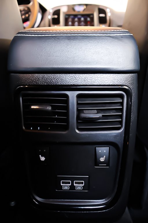 2023 Chrysler 300 300S + AWD + TOIT OUVRANT PANO in Terrebonne, Quebec - 31 - w1024h768px