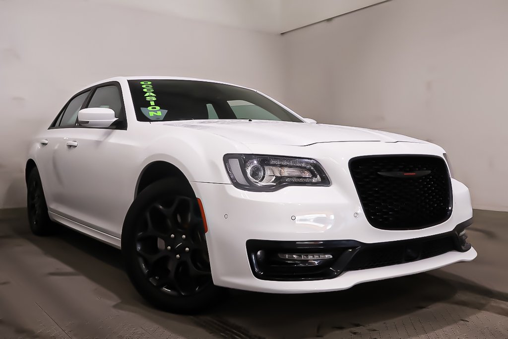 2023 Chrysler 300 300S + AWD + TOIT OUVRANT PANO in Terrebonne, Quebec - 1 - w1024h768px