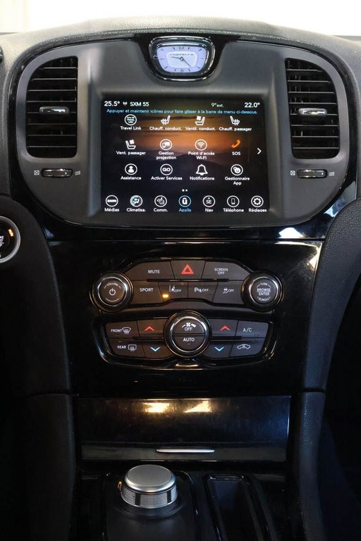 2023 Chrysler 300 300S + AWD + APPARENCE RED S + TOIT OUVRANT PANO in Terrebonne, Quebec - 21 - w1024h768px