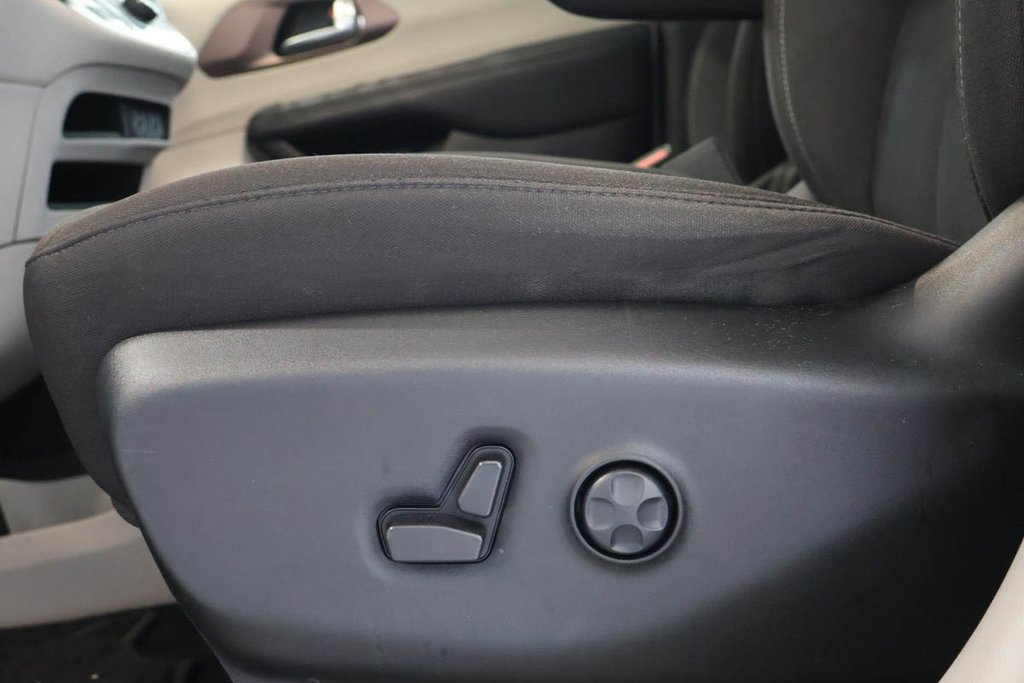 2023 Chrysler GRAND CARAVAN SXT + 7 PASSAGERS + CARPLAY in Terrebonne, Quebec - 14 - w1024h768px