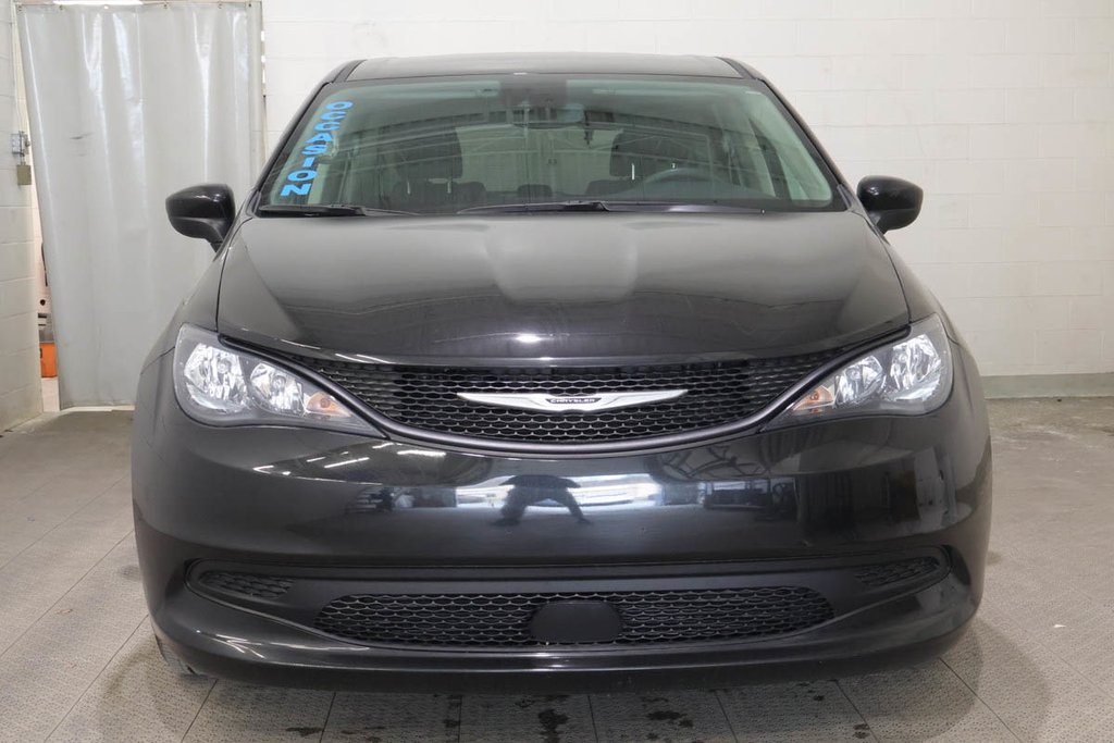 2023 Chrysler GRAND CARAVAN SXT + 7 PASSAGERS + CARPLAY in Terrebonne, Quebec - 2 - w1024h768px
