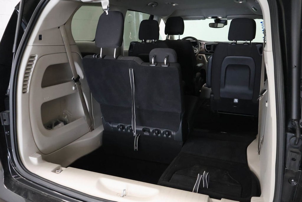 2023 Chrysler GRAND CARAVAN SXT + 7 PASSAGERS + CARPLAY in Terrebonne, Quebec - 9 - w1024h768px