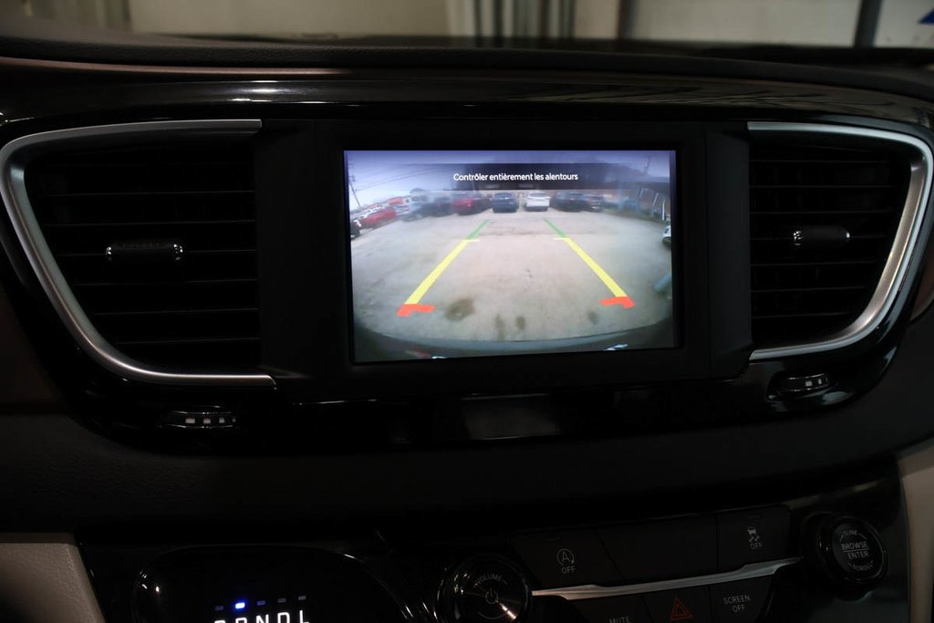 2023 Chrysler GRAND CARAVAN SXT + 7 PASSAGERS + CARPLAY in Terrebonne, Quebec - 23 - w1024h768px