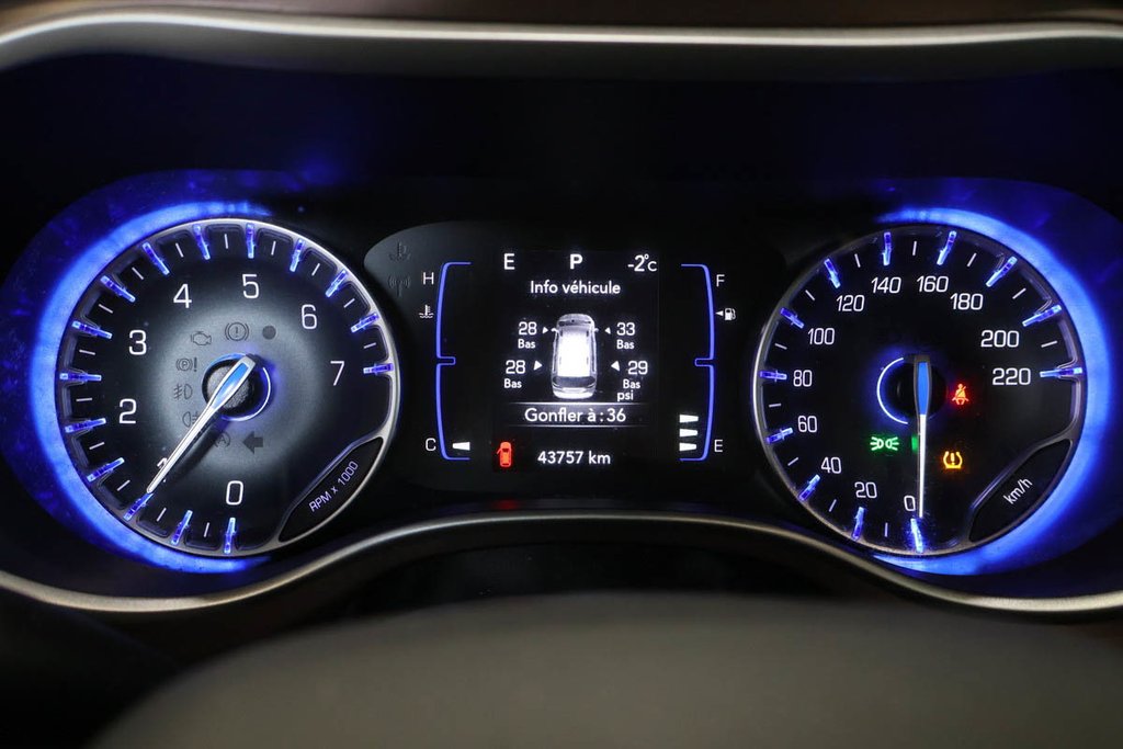 2023 Chrysler GRAND CARAVAN SXT + 7 PASSAGERS + CARPLAY in Terrebonne, Quebec - 21 - w1024h768px