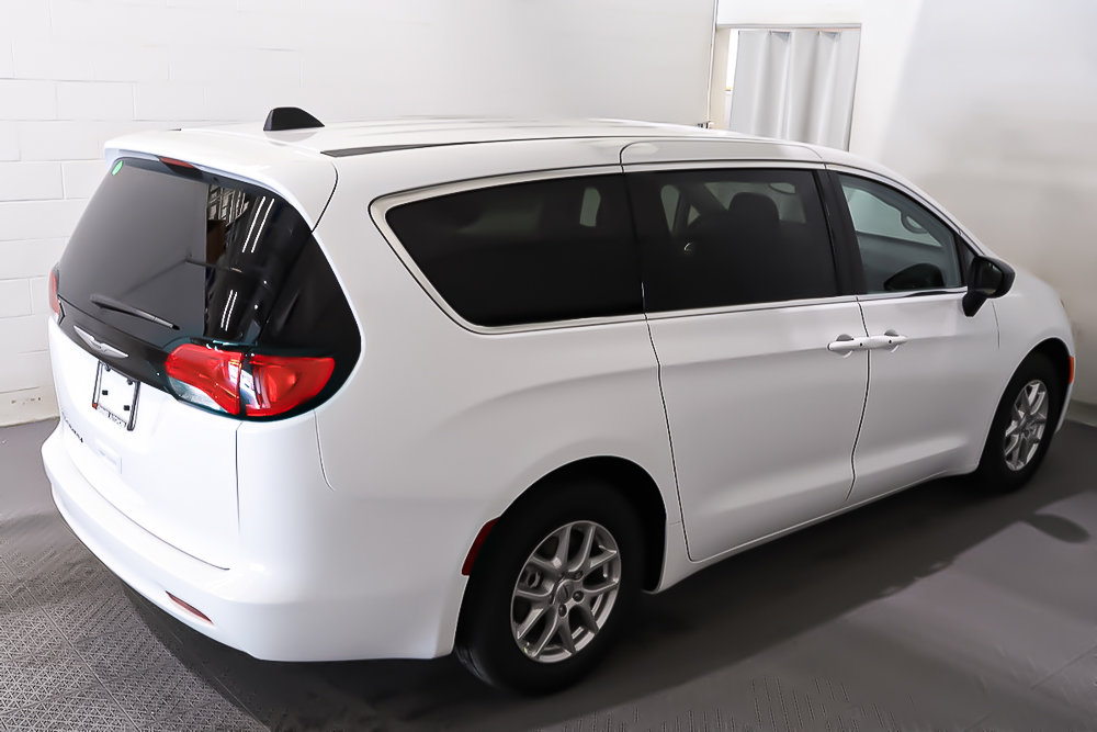 2024 Chrysler Grand Caravan SXT in Terrebonne, Quebec - 8 - w1024h768px