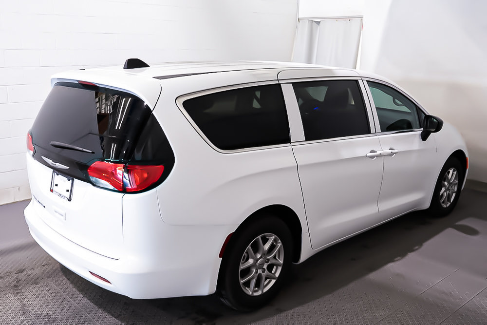 2024 Chrysler Grand Caravan SXT in Terrebonne, Quebec - 8 - w1024h768px