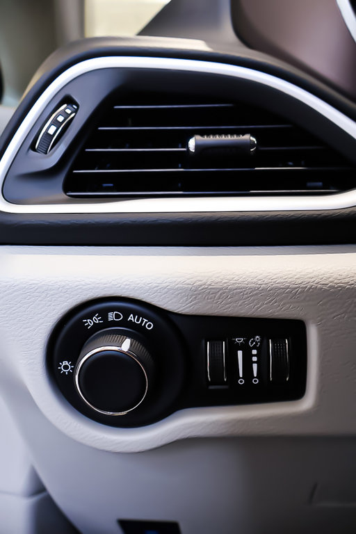 2024 Chrysler Grand Caravan SXT in Terrebonne, Quebec - 21 - w1024h768px