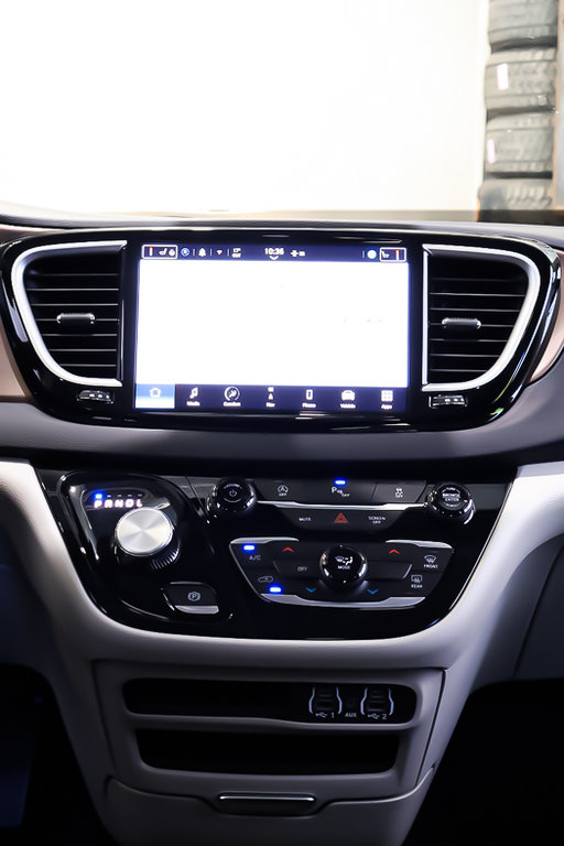 2024 Chrysler Grand Caravan SXT in Terrebonne, Quebec - 17 - w1024h768px