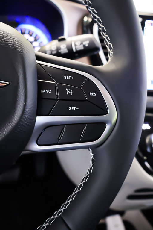 2024 Chrysler Grand Caravan SXT in Terrebonne, Quebec - 15 - w1024h768px