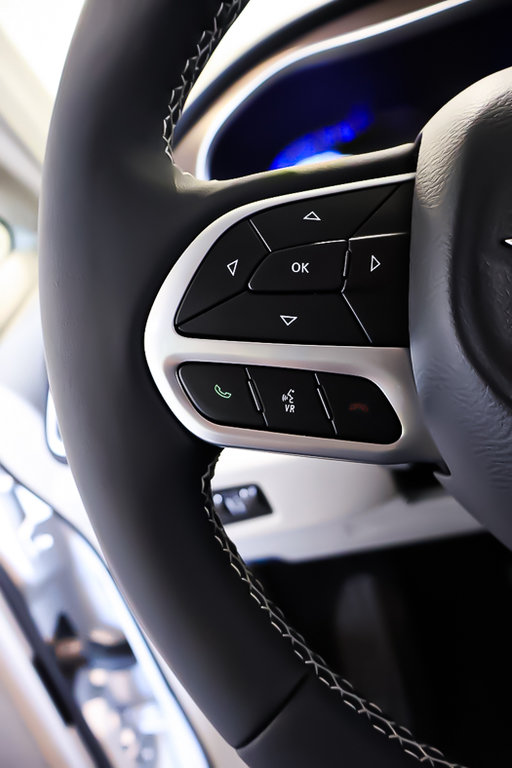 2024 Chrysler Grand Caravan SXT in Terrebonne, Quebec - 14 - w1024h768px