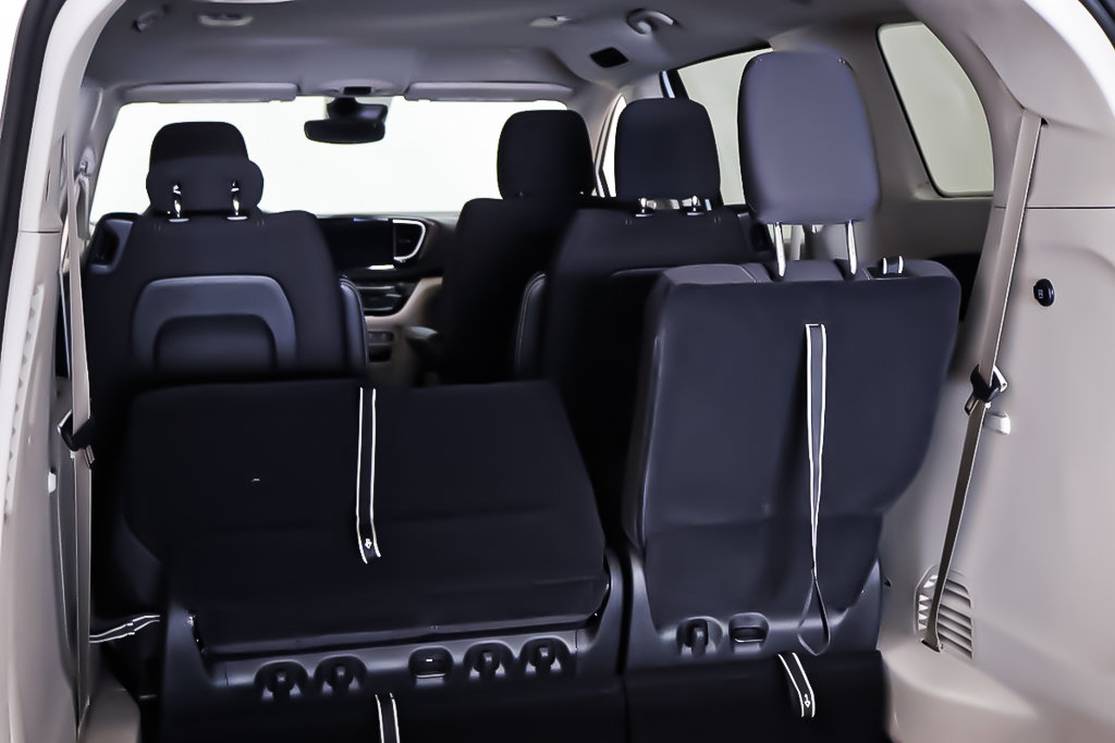 2024 Chrysler Grand Caravan SXT in Terrebonne, Quebec - 7 - w1024h768px