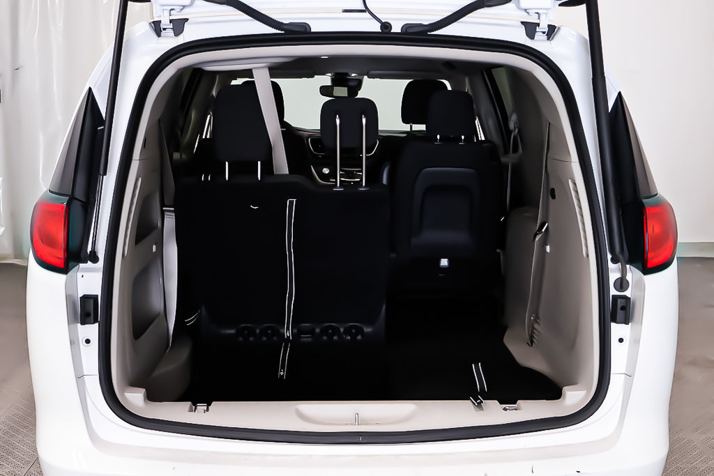 Chrysler Grand Caravan SXT + STOW N GO + CARPLAY 2024 à Terrebonne, Québec - 7 - w1024h768px