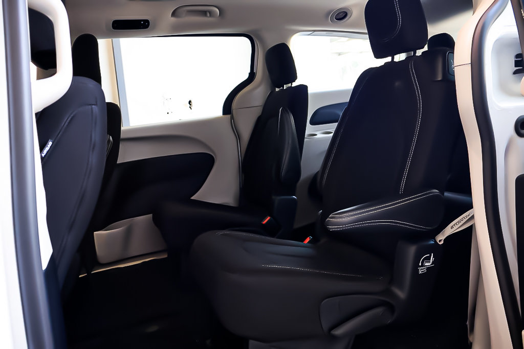 Chrysler Grand Caravan SXT + STOW N GO + CARPLAY 2024 à Terrebonne, Québec - 29 - w1024h768px