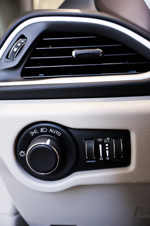 Chrysler Grand Caravan SXT + STOW N GO + CARPLAY 2024 à Terrebonne, Québec - 26 - w1024h768px