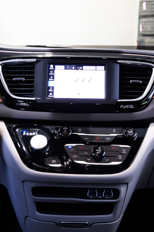 Chrysler Grand Caravan SXT + STOW N GO + CARPLAY 2024 à Terrebonne, Québec - 22 - w1024h768px