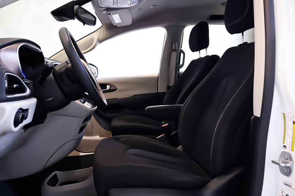 Chrysler Grand Caravan SXT + STOW N GO + CARPLAY 2024 à Terrebonne, Québec - 13 - w1024h768px