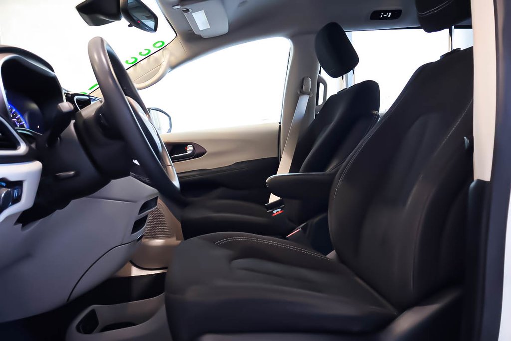 Chrysler GRAND CARAVAN SXT + DEMARREUR A DISTANCE + CARPLAY 2024 à Terrebonne, Québec - 13 - w1024h768px