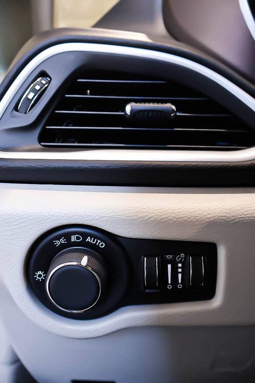 Chrysler GRAND CARAVAN SXT + DEMARREUR A DISTANCE + CARPLAY 2024 à Terrebonne, Québec - 27 - w1024h768px